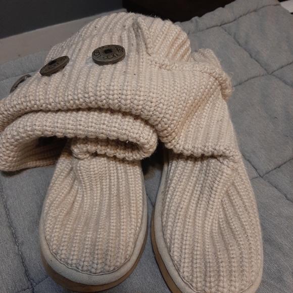 Size 7 UGG sweater boots - Picture 4 of 7